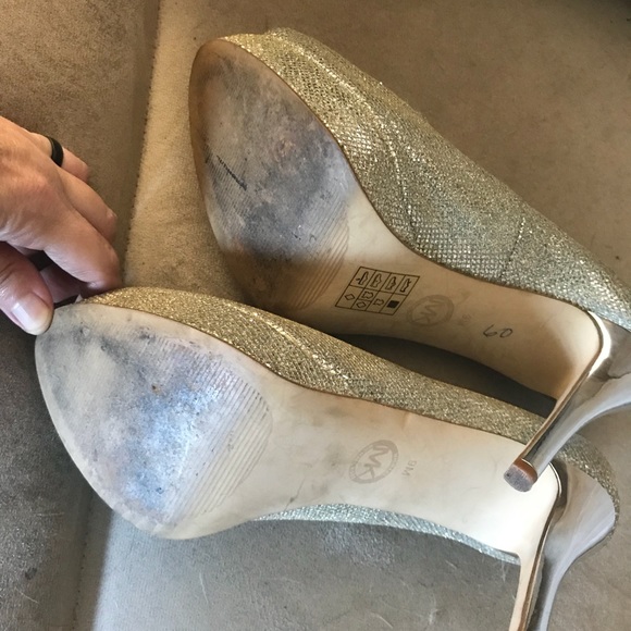 Gorgeous silver Michael Kors heels, sz 9M - Picture 4 of 8